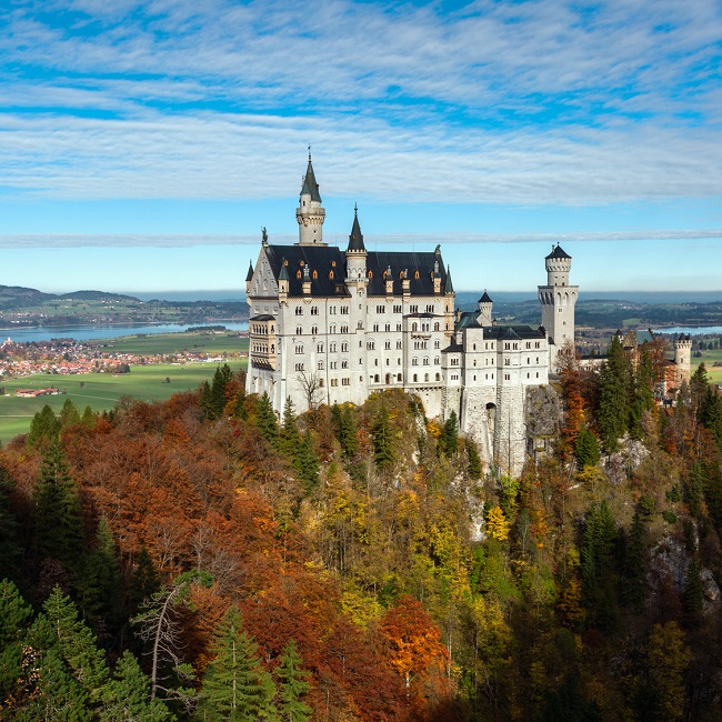 Summer landscape – view of the famous tourist attraction in the Bavarian Alps – the 19th century Neuschwanstein castle.
